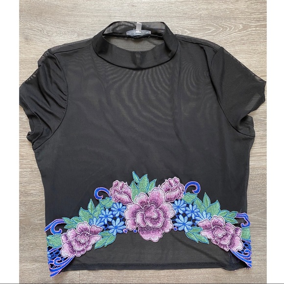 💥Black mesh top with embroidered flowers 💥 - Picture 2 of 2